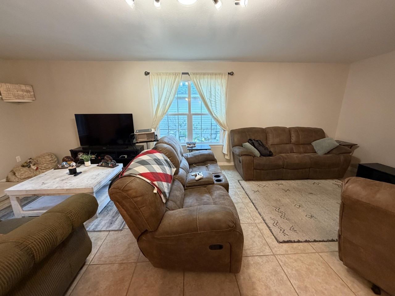 138 Adams St - Photo 6 of 26