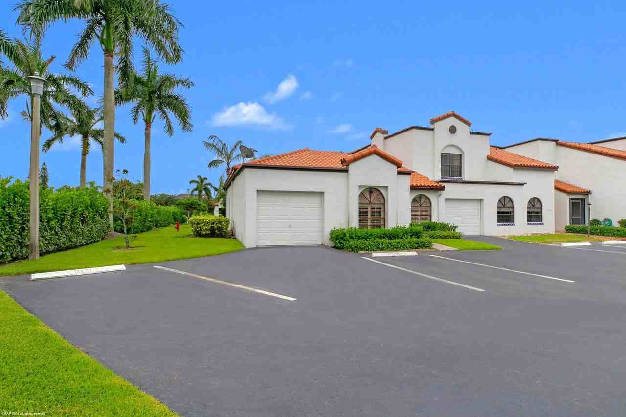 13504 Fountain View Blvd