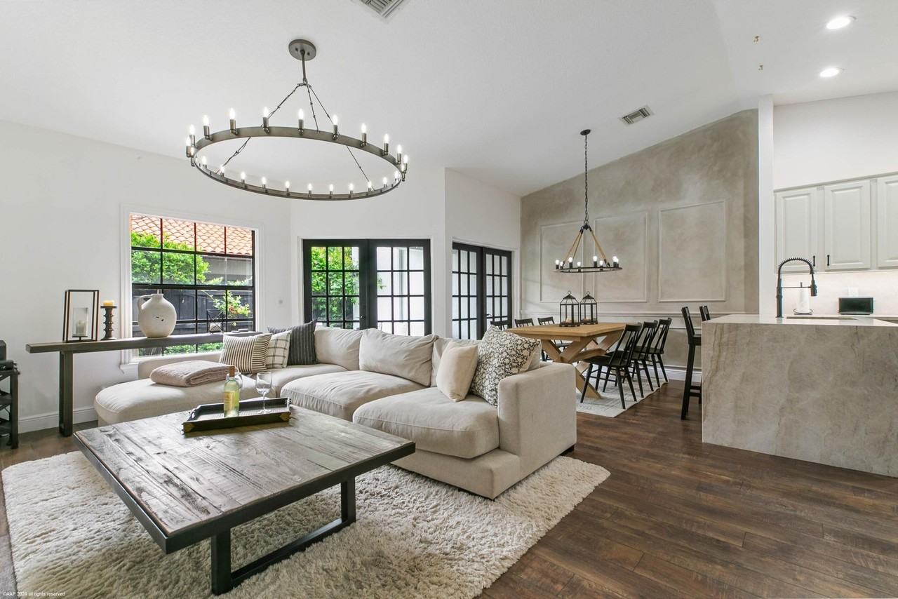 13504 Fountain View Blvd - Photo 3 of 33