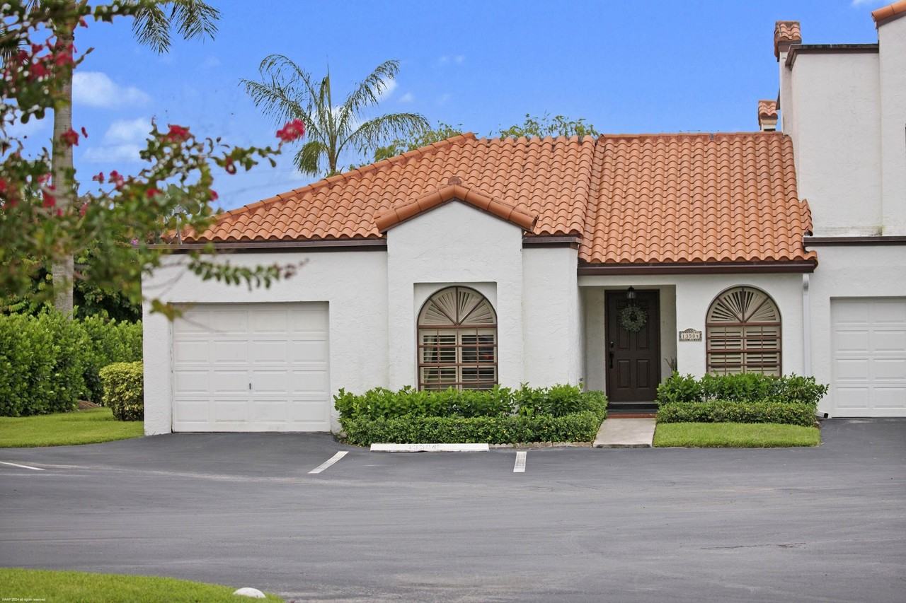 13504 Fountain View Blvd - Photo 4 of 33