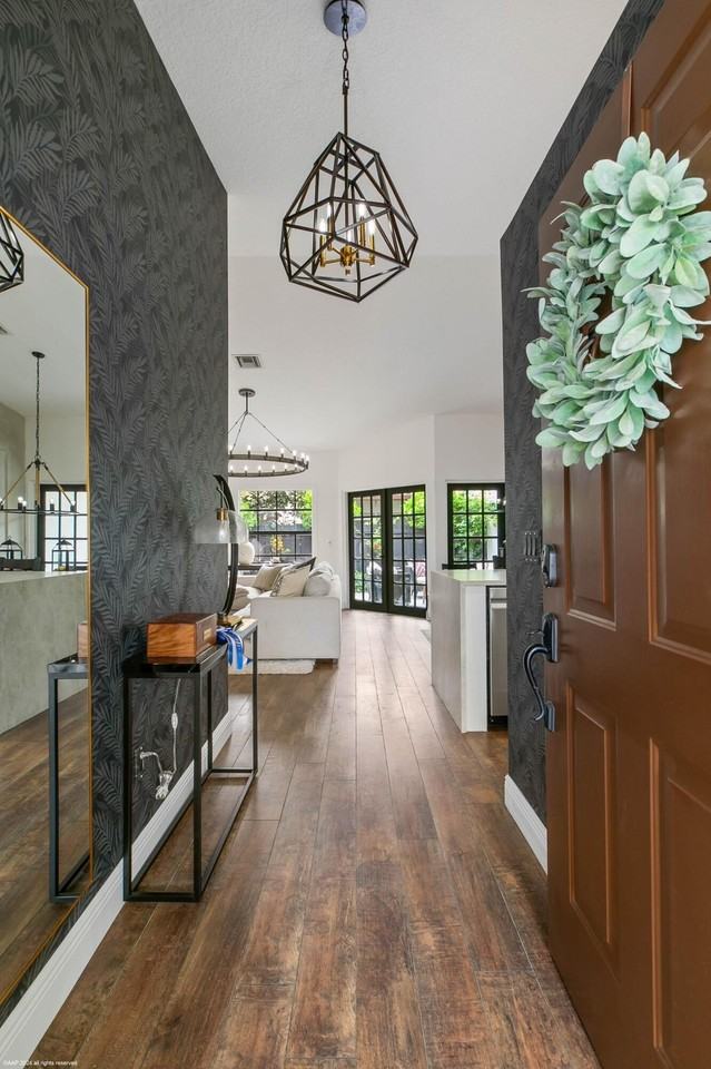 13504 Fountain View Blvd - Photo 5 of 33