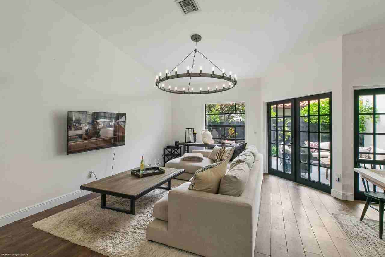 13504 Fountain View Blvd - Photo 6 of 33