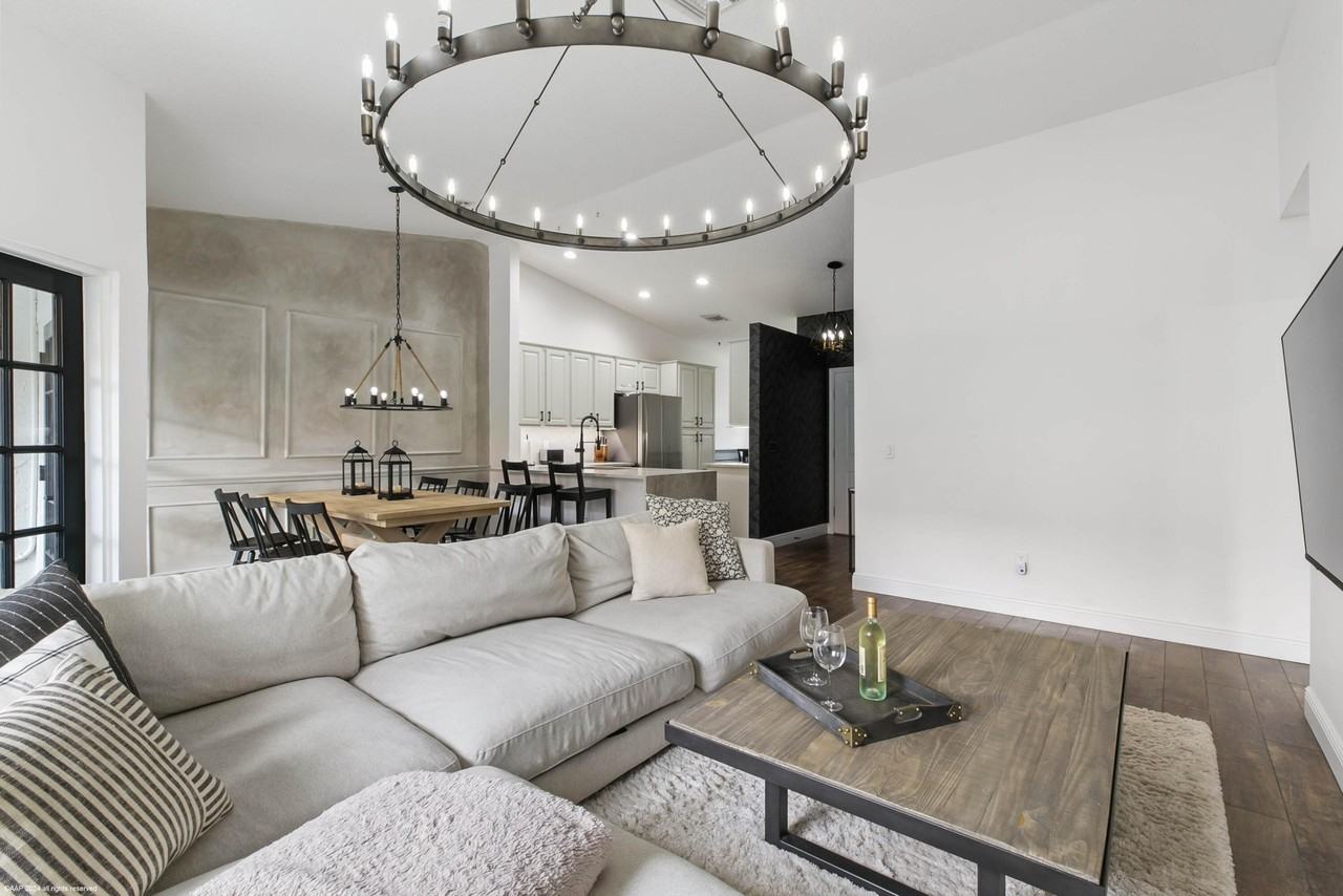 13504 Fountain View Blvd - Photo 7 of 33