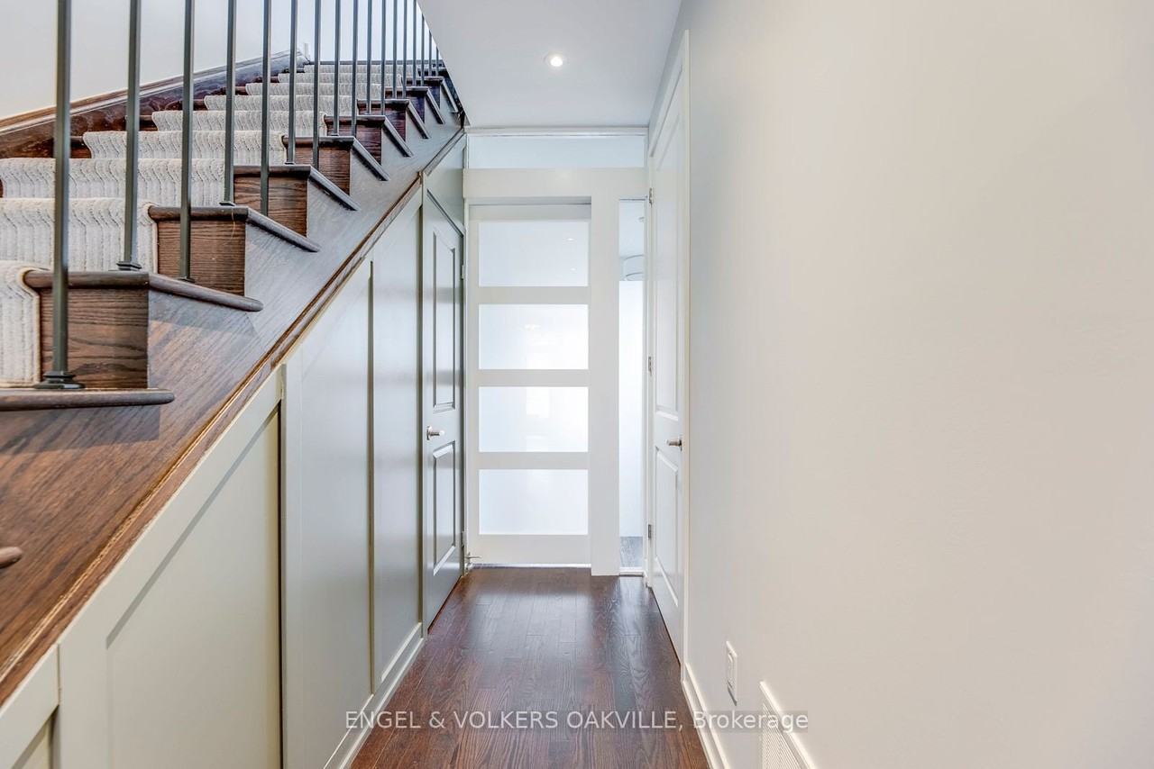 227 Huguenot Rd - Photo 4 of 33