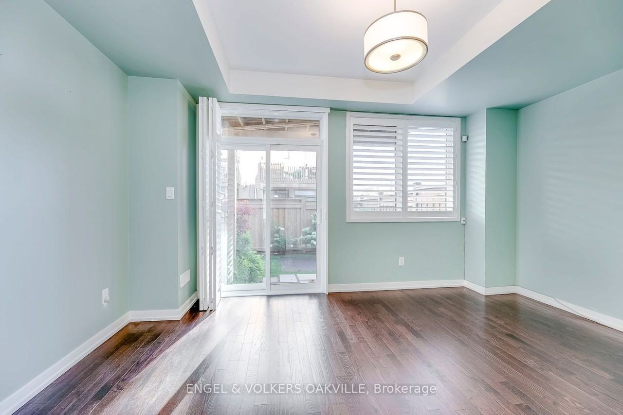 227 Huguenot Rd - Photo 7 of 33