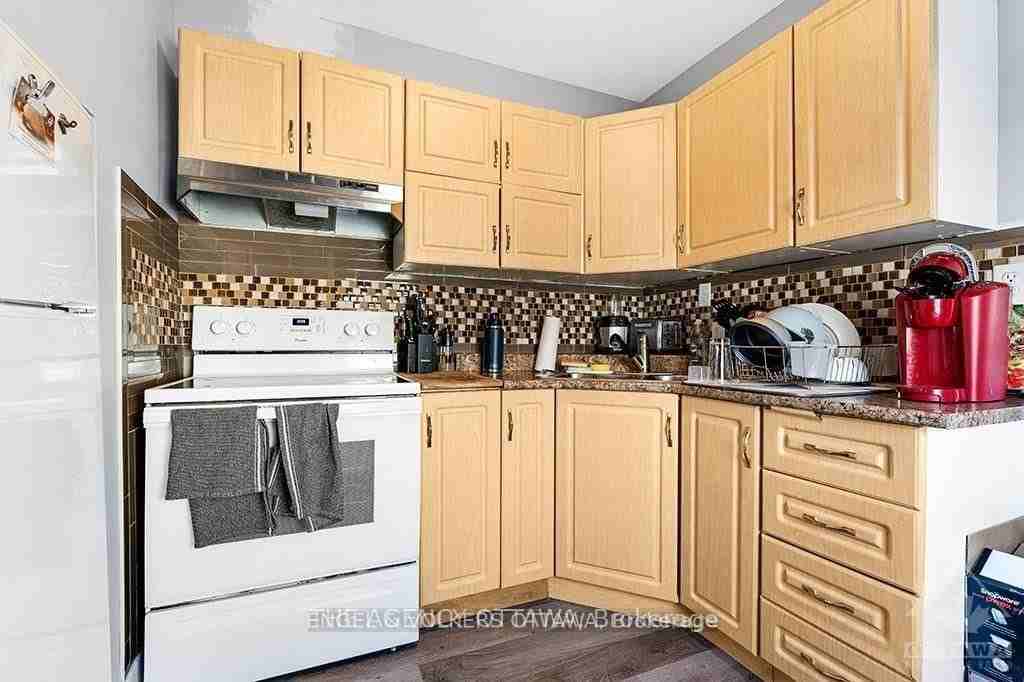 139 Reserve Street S B - Photo 7 of 16