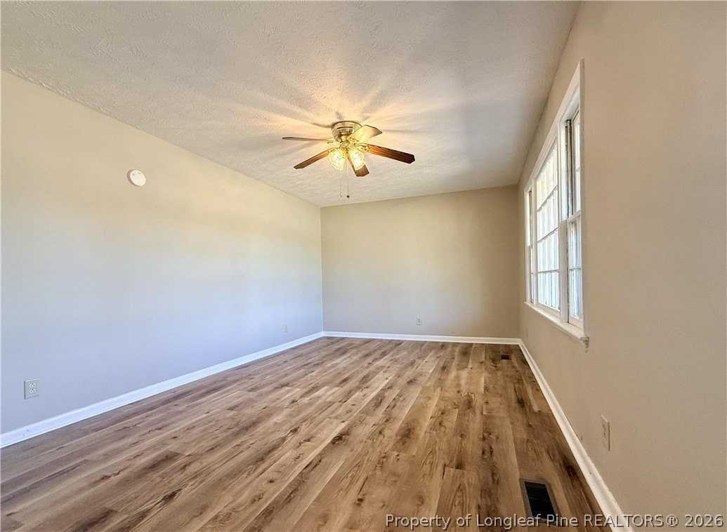 832 Fresno Dr - Photo 3 of 18
