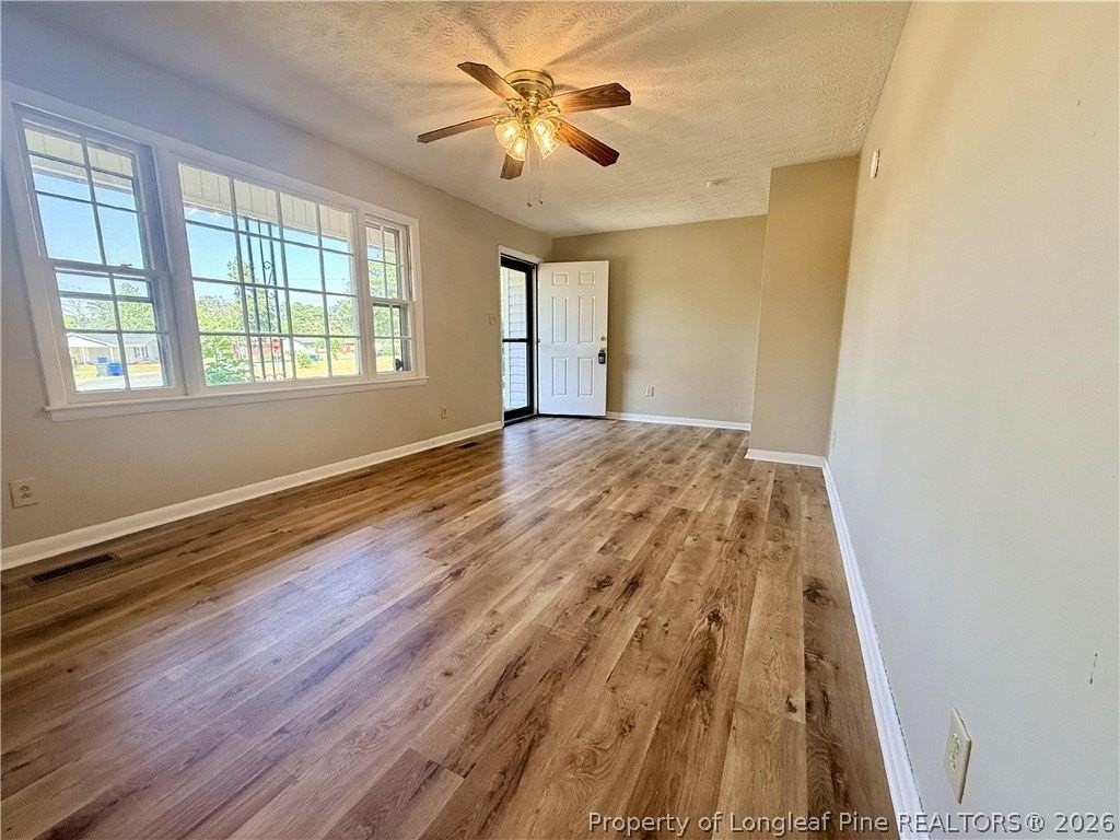 832 Fresno Dr - Photo 4 of 18