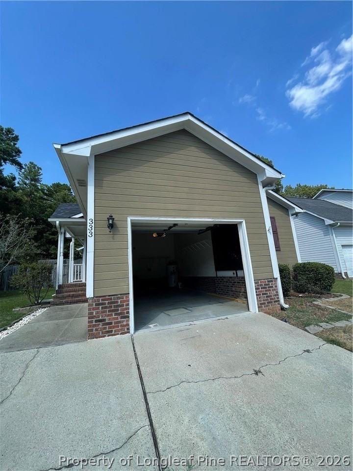 333 Abbottswood Dr - Photo 3 of 24