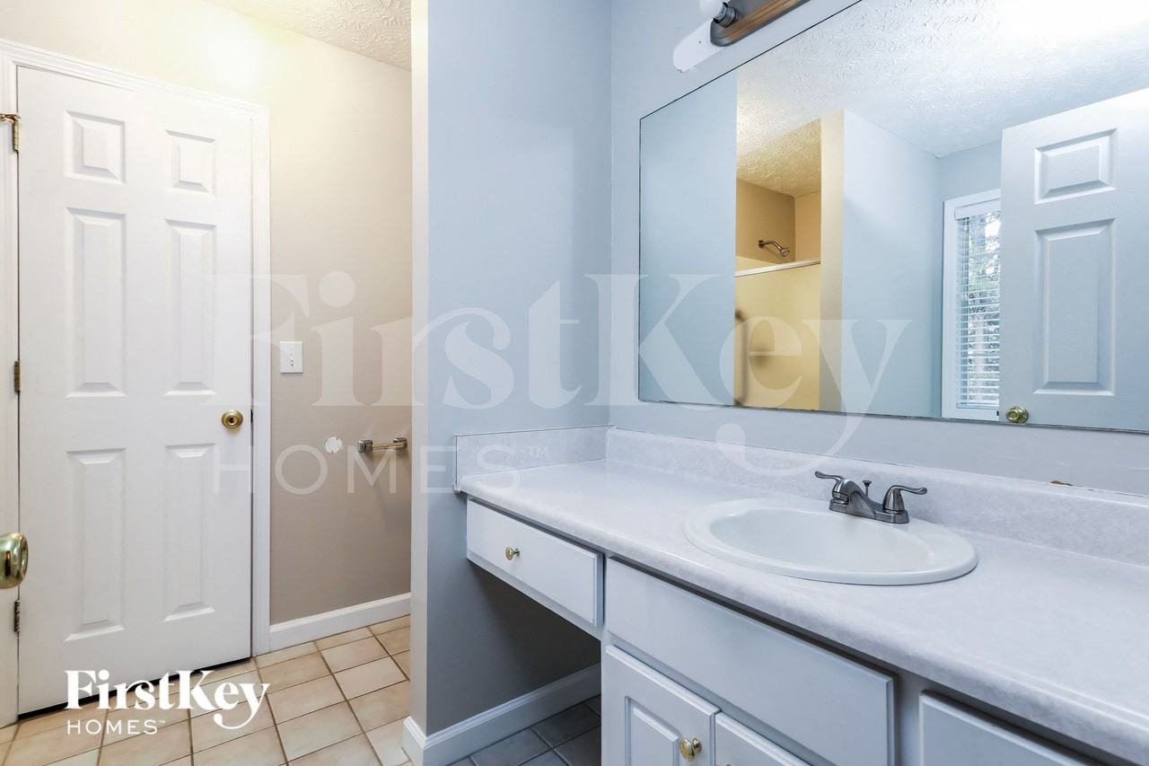241 Ryan Rd - Photo 7 of 15