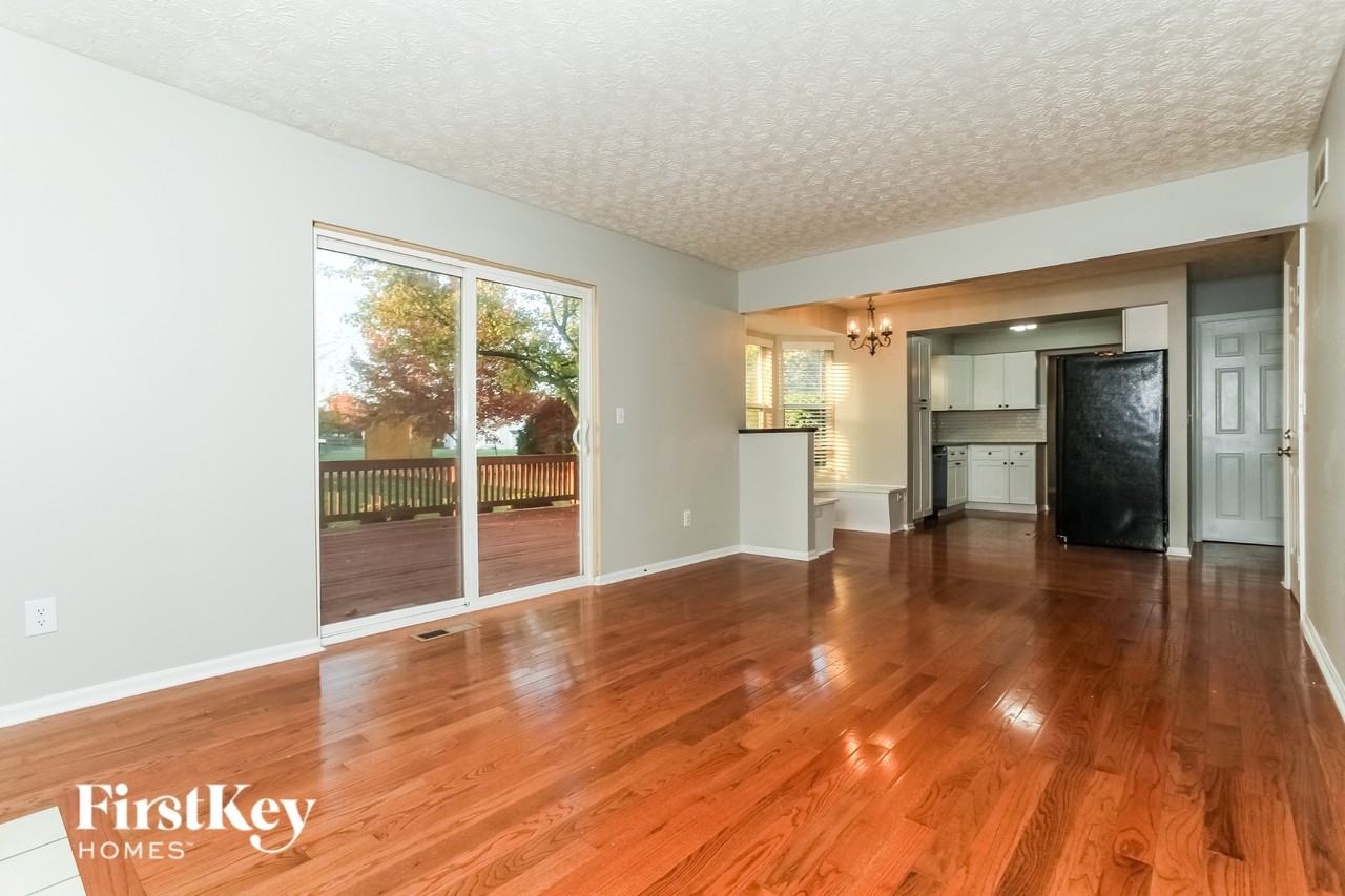 5458 Concord Crossing Dr - Photo 4 of 15