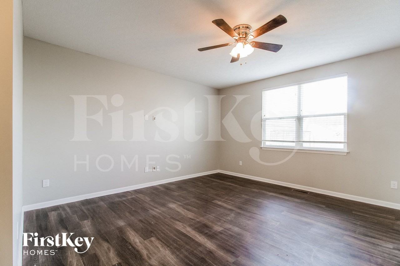 283 Glen Crossing Dr - Photo 2 of 15