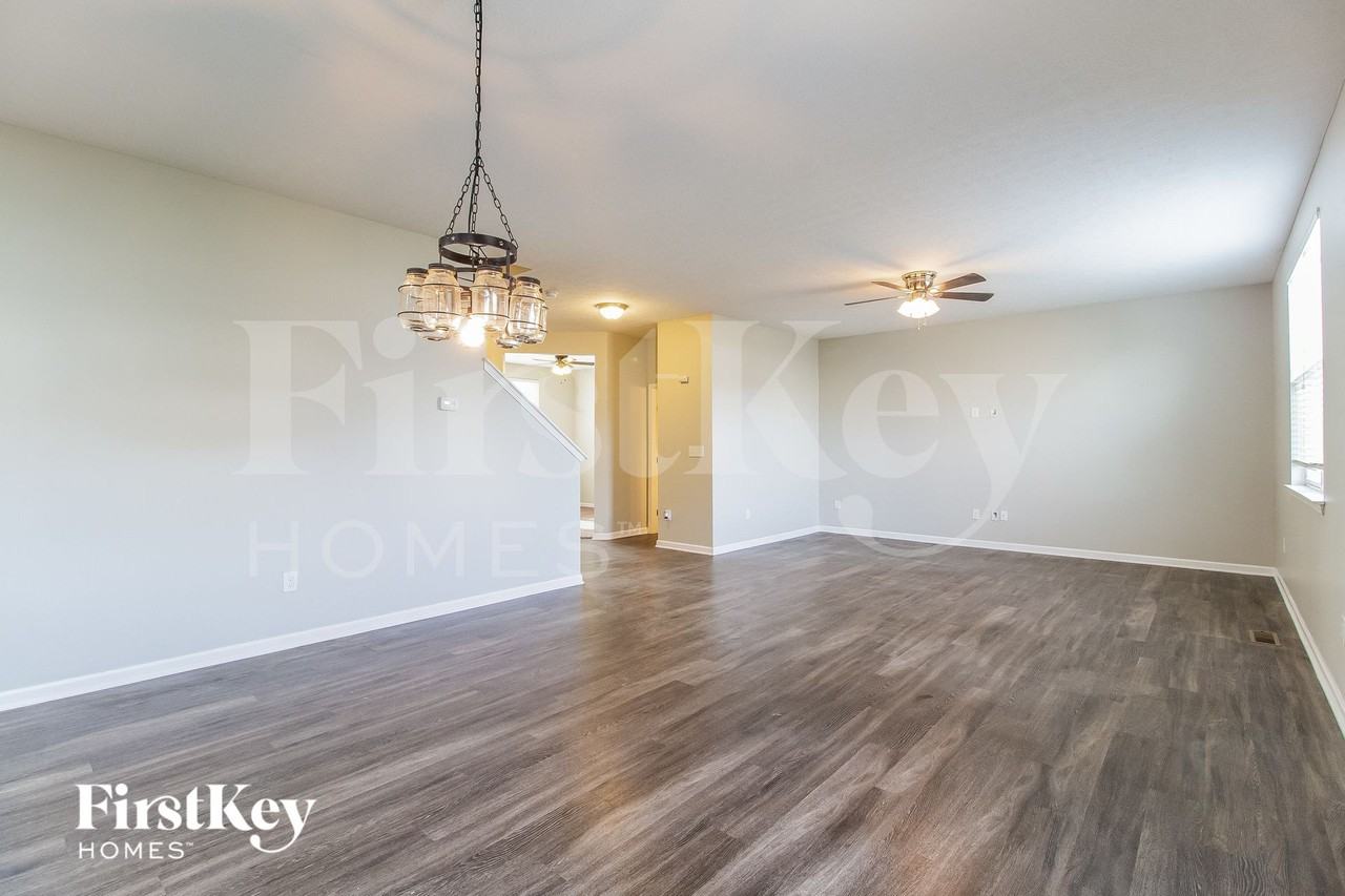 283 Glen Crossing Dr - Photo 3 of 15