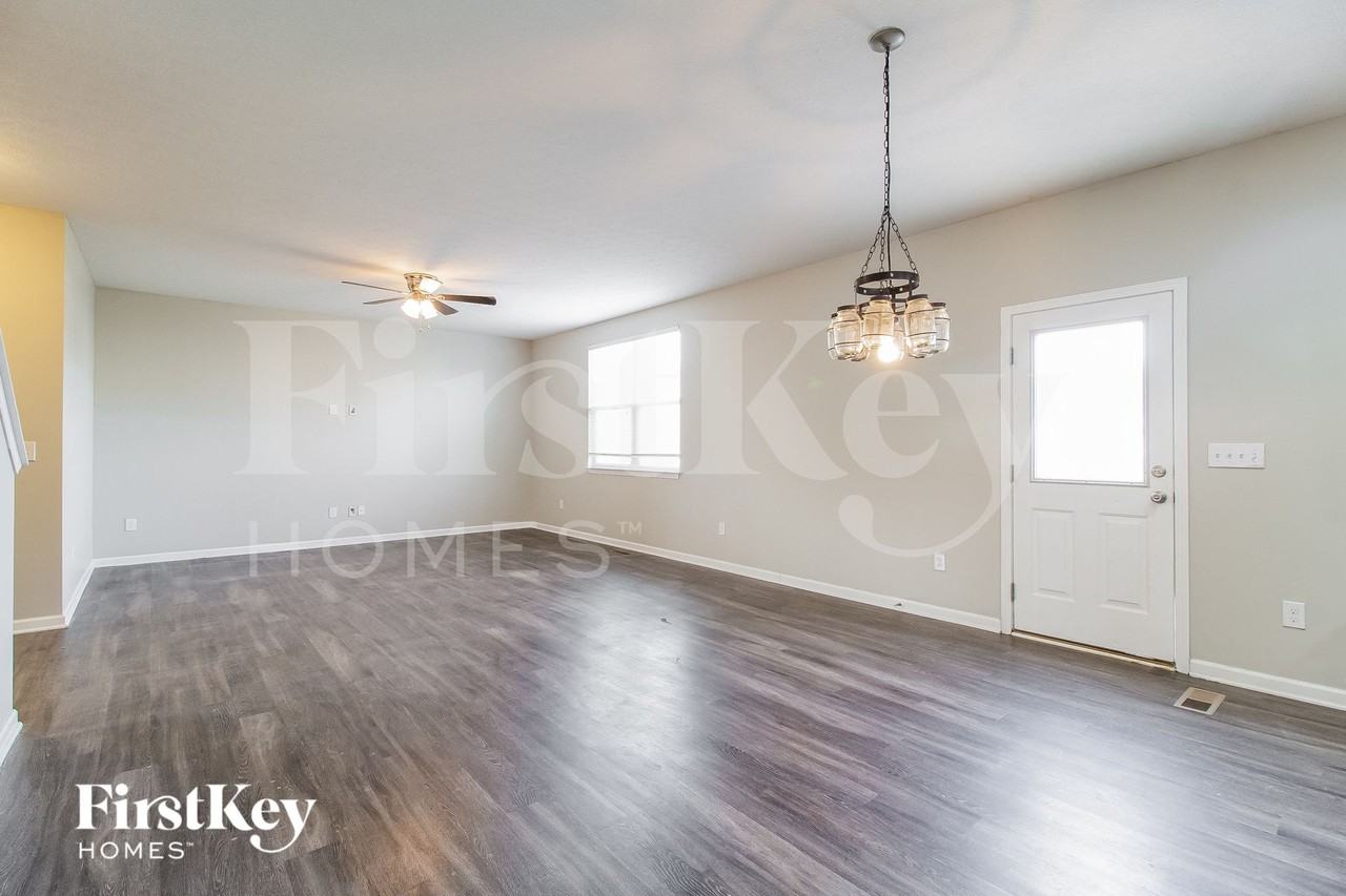 283 Glen Crossing Dr - Photo 4 of 15