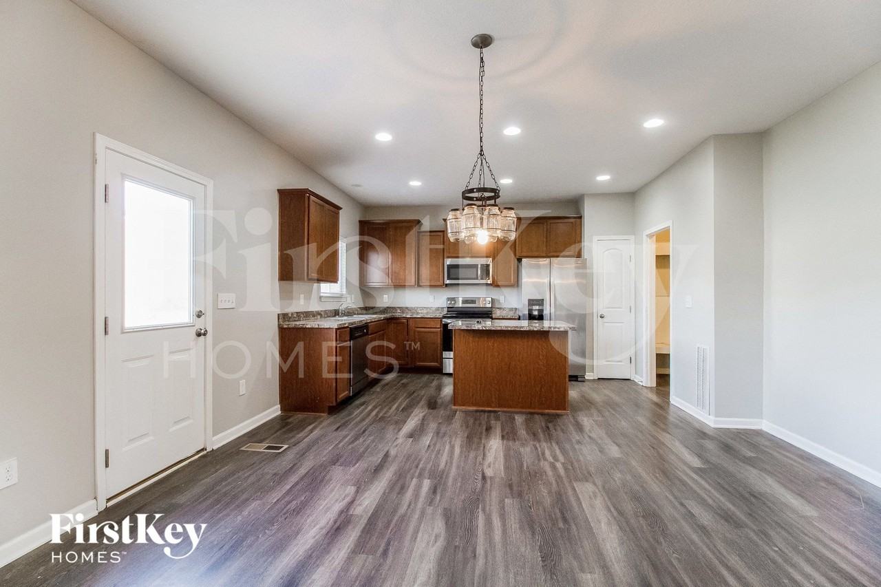 283 Glen Crossing Dr - Photo 5 of 15