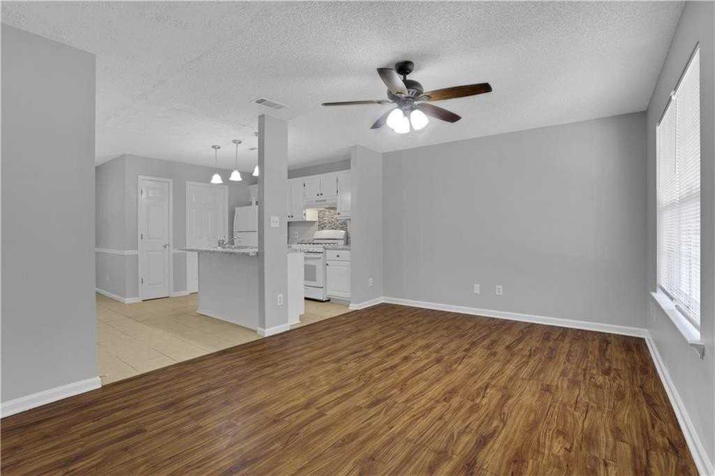 1338 N Hampton Dr - Photo 4 of 30