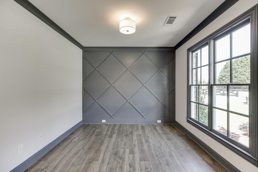 5580 Suwanee Dam Rd - Photo 4 of 35