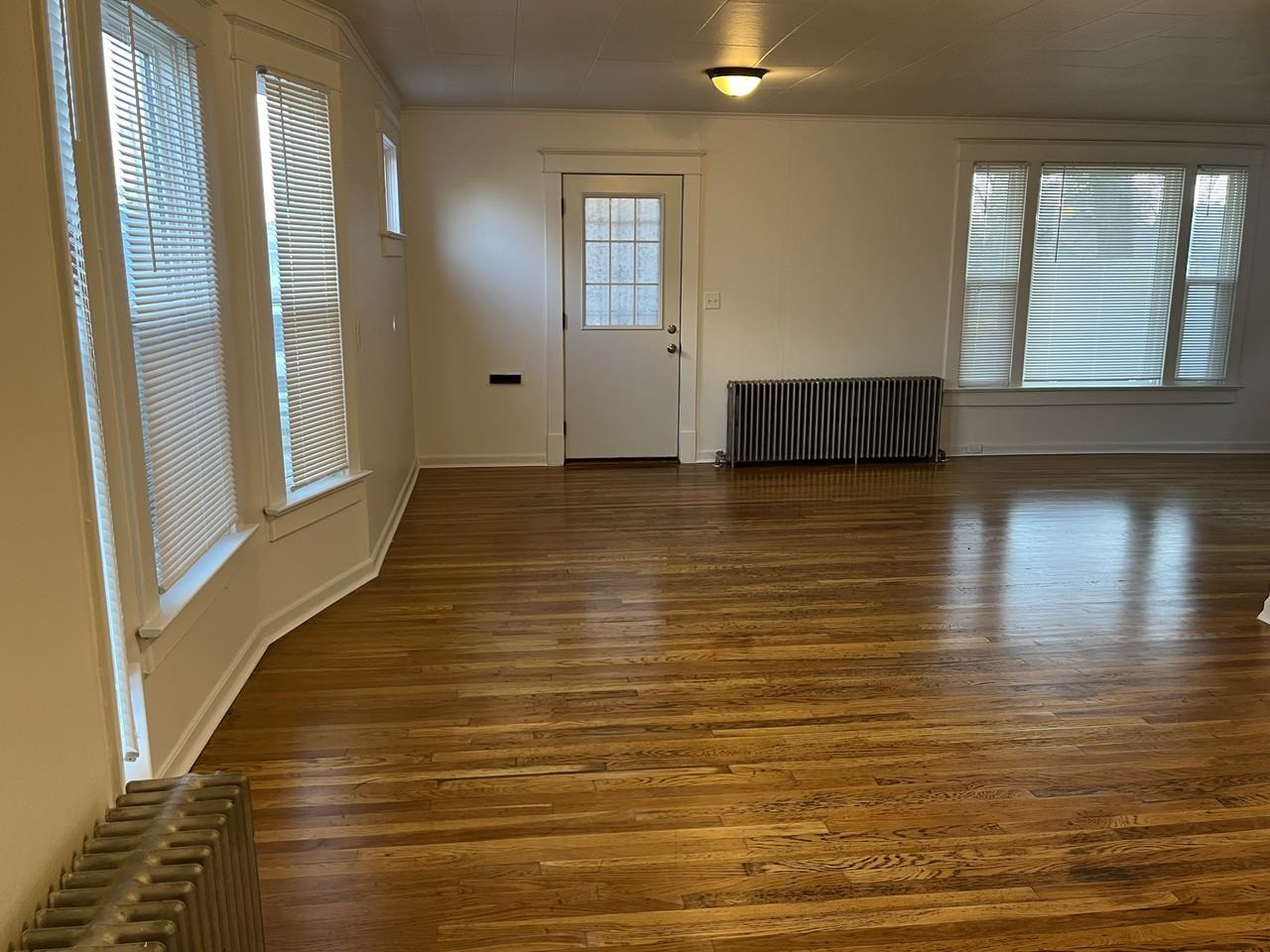 807 E Illinois Ave - Photo 2 of 19