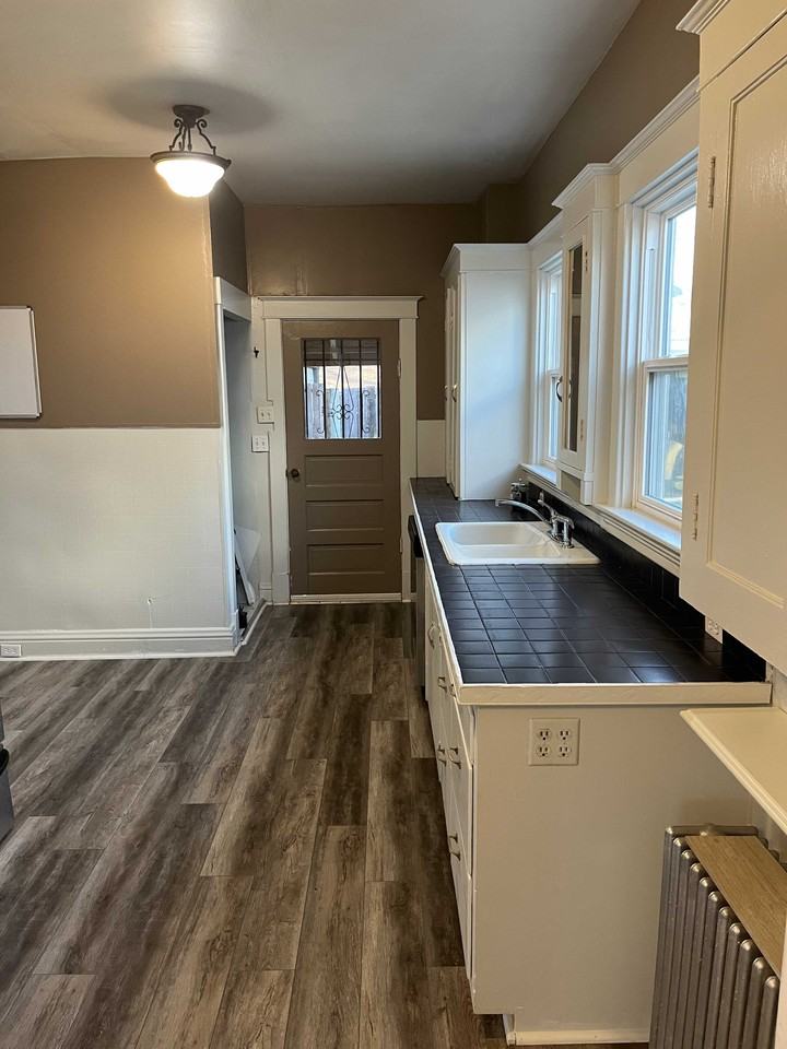 807 E Illinois Ave - Photo 6 of 19