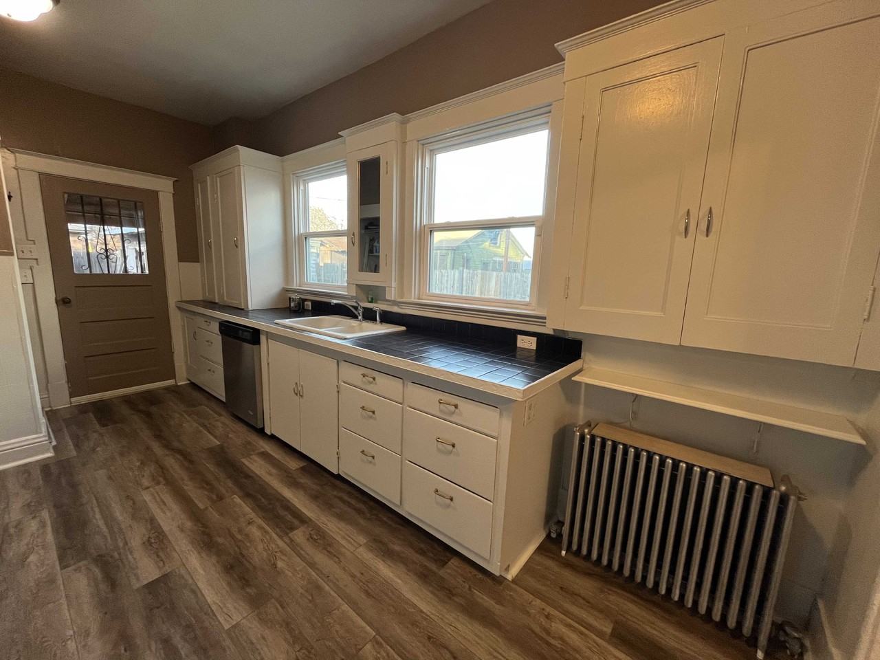 807 E Illinois Ave - Photo 7 of 19