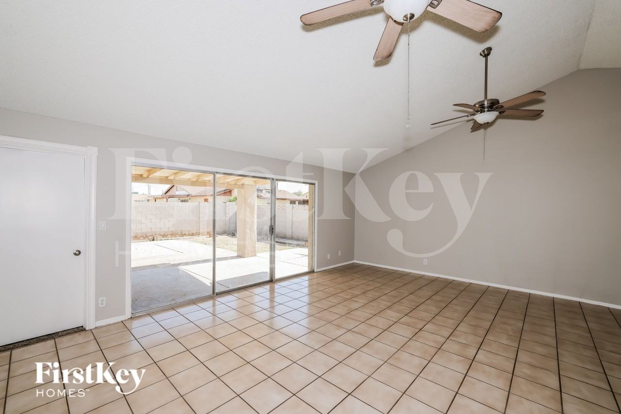 9015 N 57th Ave - Photo 2 of 16
