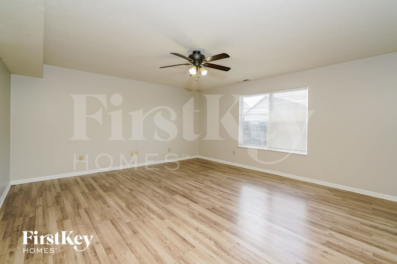 881 Briarstone Dr - Photo 2 of 15