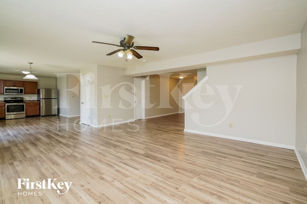 881 Briarstone Dr - Photo 3 of 15