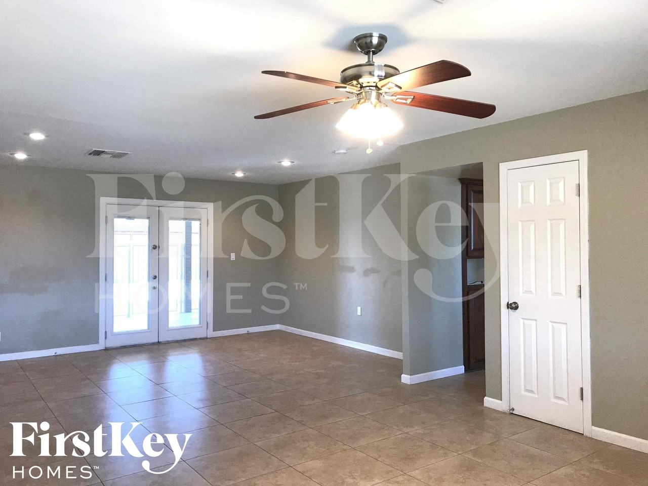 8802 N 35th Dr - Photo 5 of 25