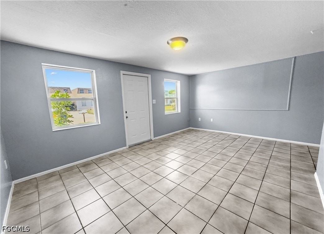 6617 Warwick Cir - Photo 5 of 33