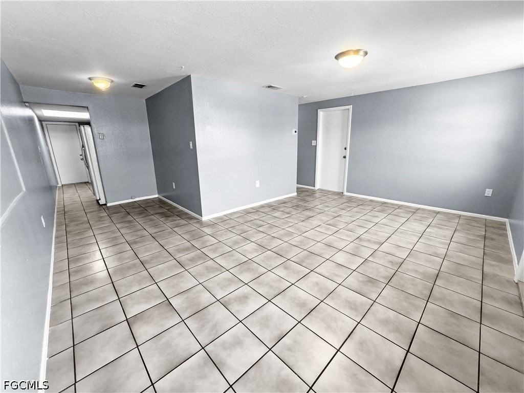 6617 Warwick Cir - Photo 7 of 33