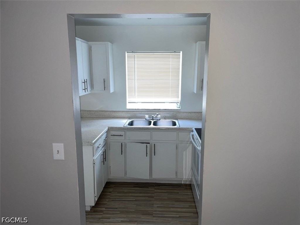 2243 Euclid Ave - Photo 4 of 14