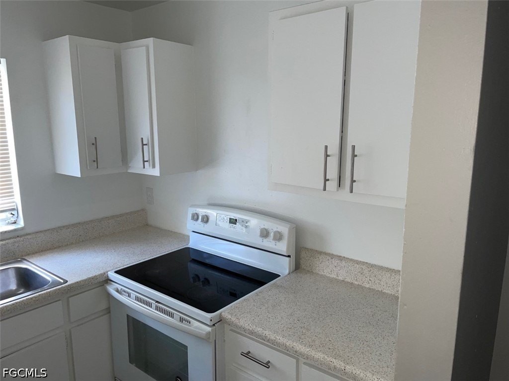 2243 Euclid Ave - Photo 5 of 14