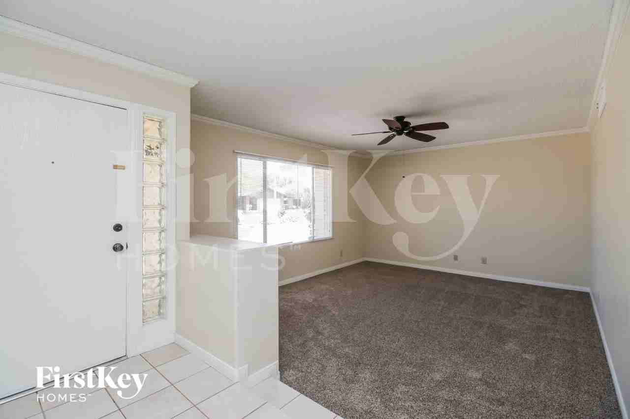 813 E Todd Dr - Photo 3 of 16