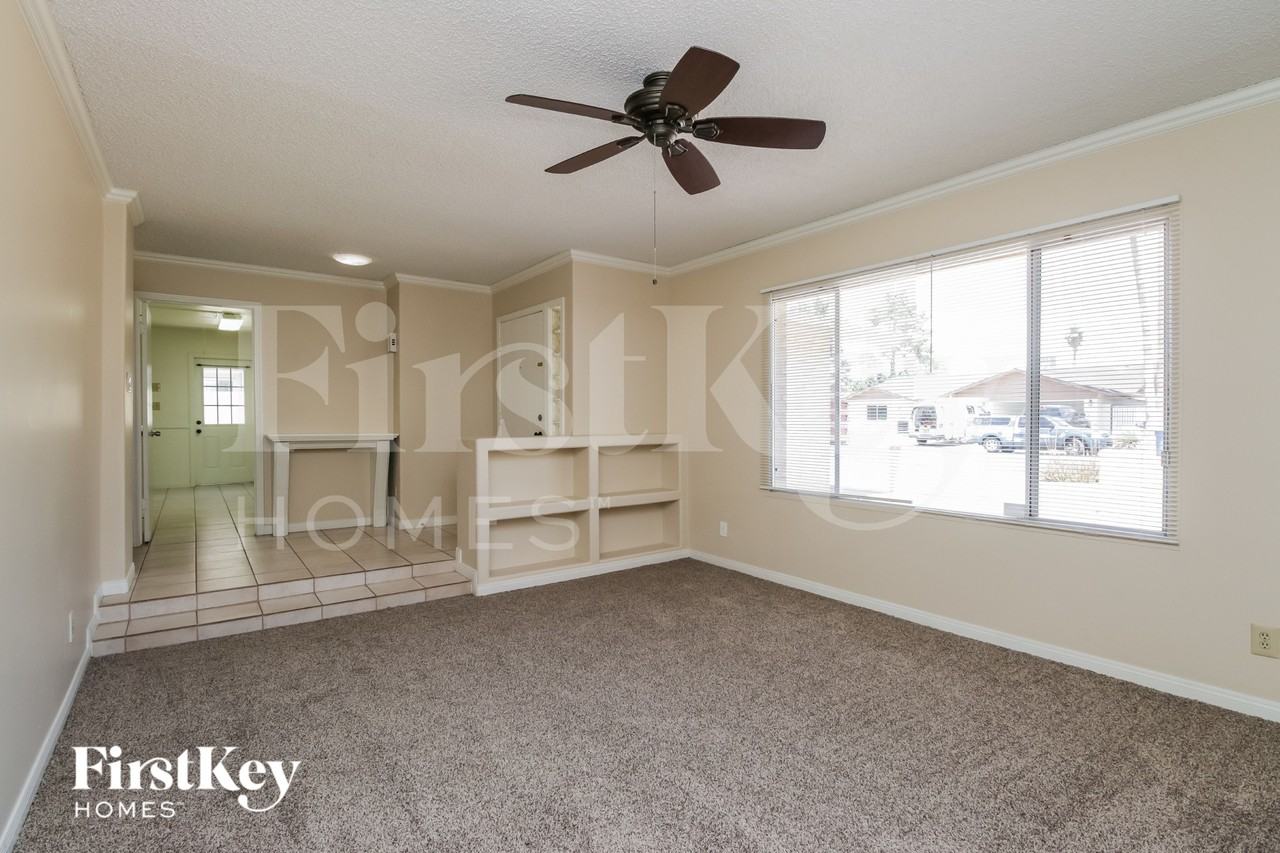 813 E Todd Dr - Photo 4 of 16