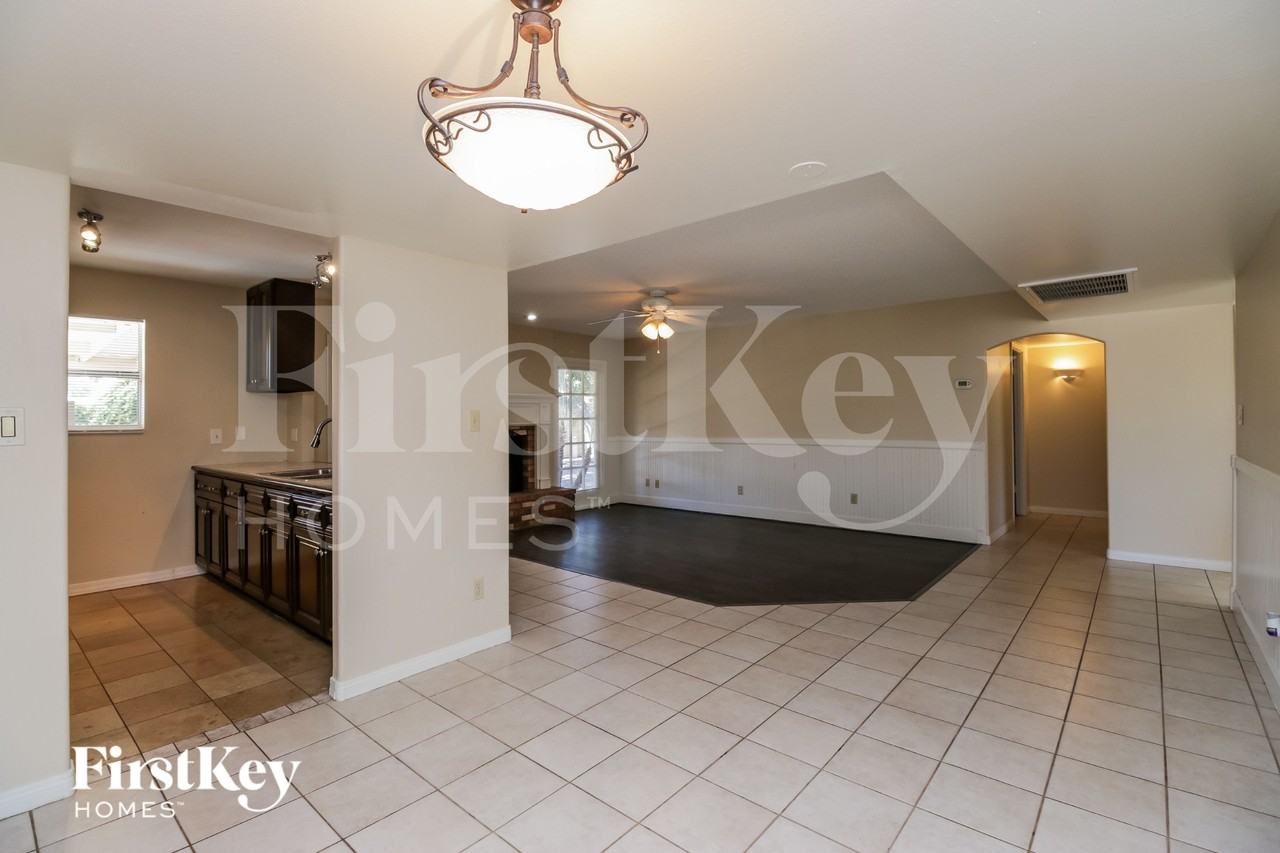 813 E Todd Dr - Photo 5 of 16