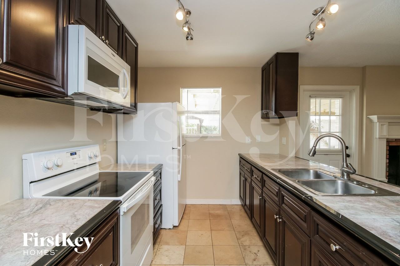 813 E Todd Dr - Photo 6 of 16