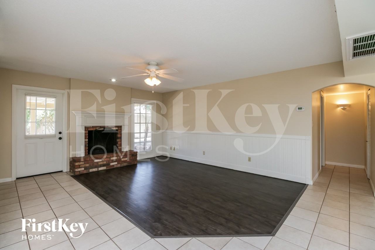 813 E Todd Dr - Photo 7 of 16