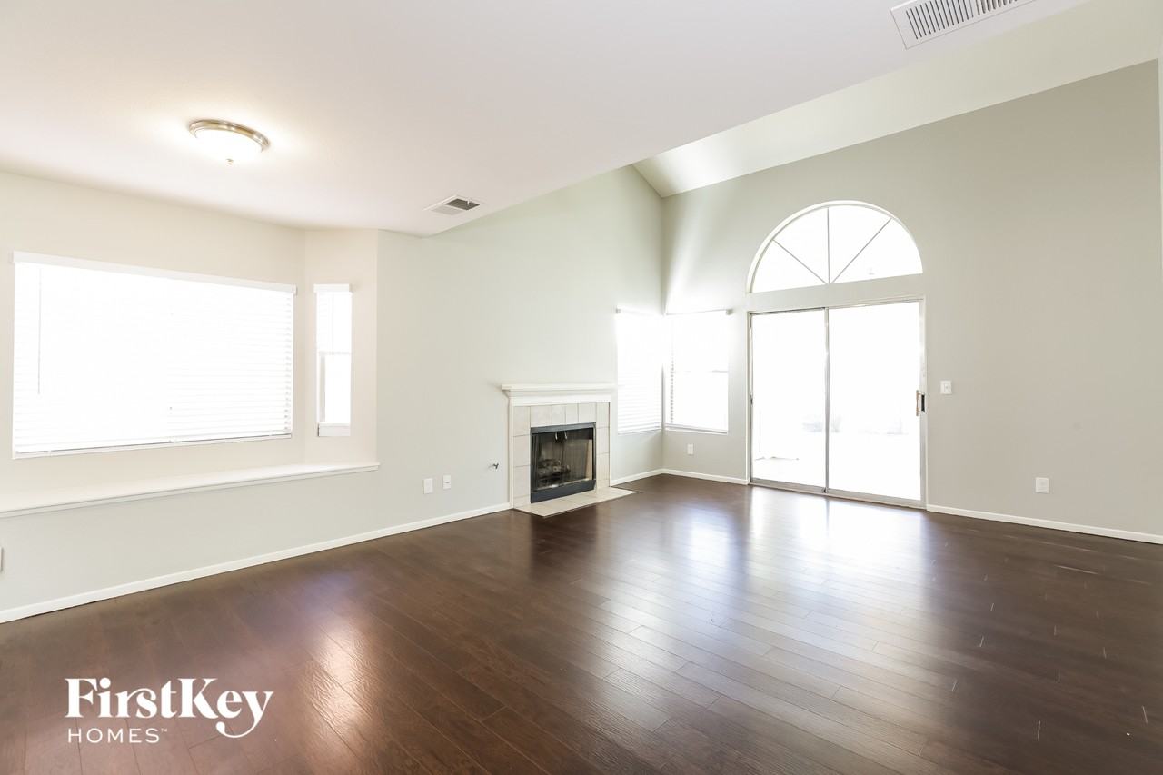 7090 Orange Grove Ln - Photo 3 of 15
