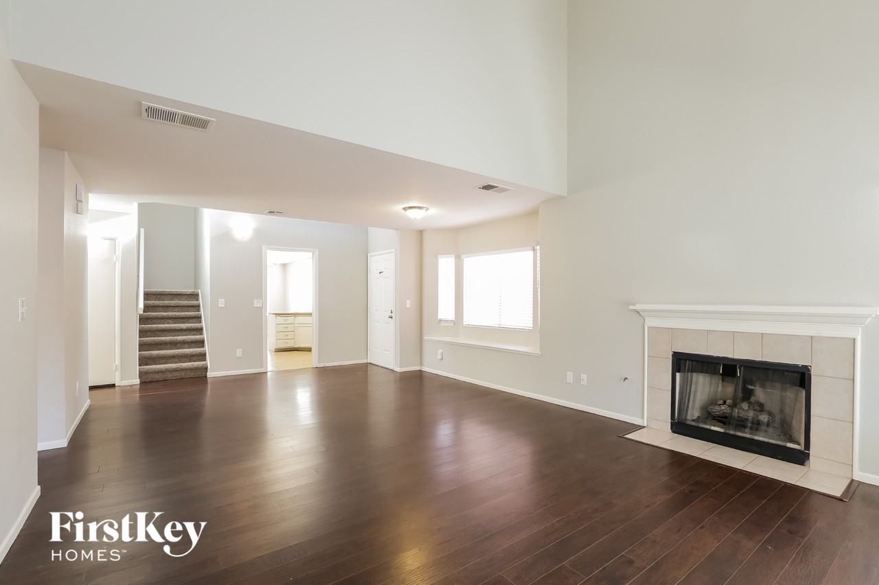 7090 Orange Grove Ln - Photo 4 of 15