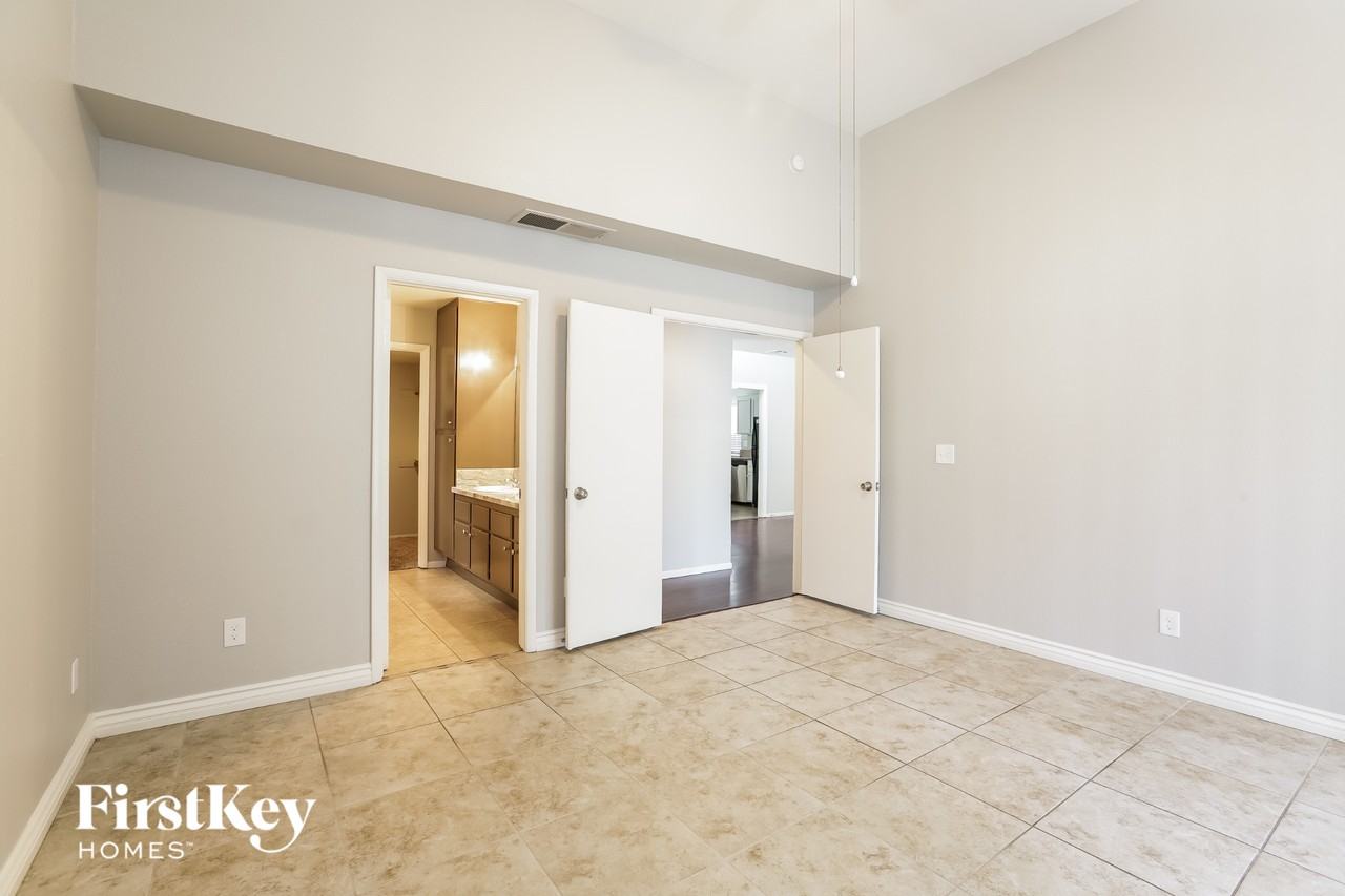 7090 Orange Grove Ln - Photo 7 of 15