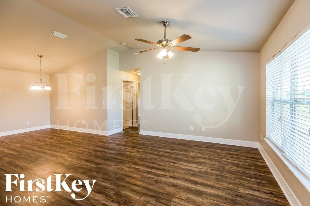 703 Sw 13th Ter - Photo 3 of 15