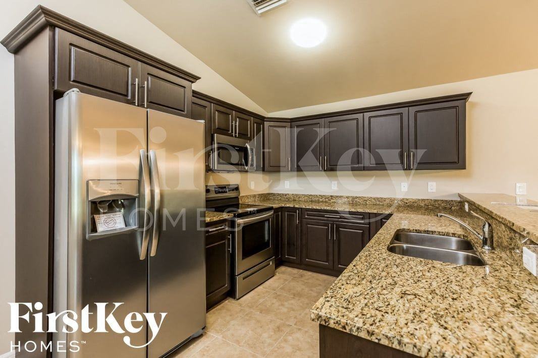 703 Sw 13th Ter - Photo 6 of 15