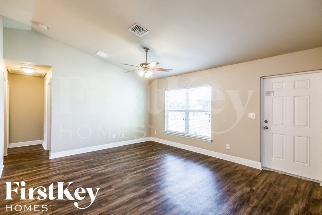 703 Sw 13th Ter - Photo 7 of 15