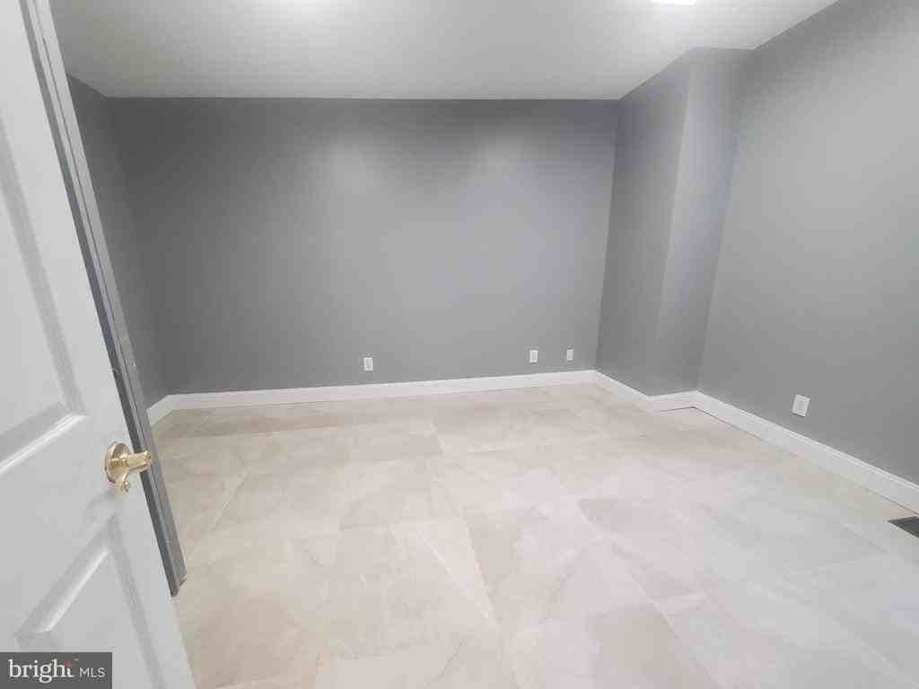 620 Rodman St #2 - Photo 5 of 16