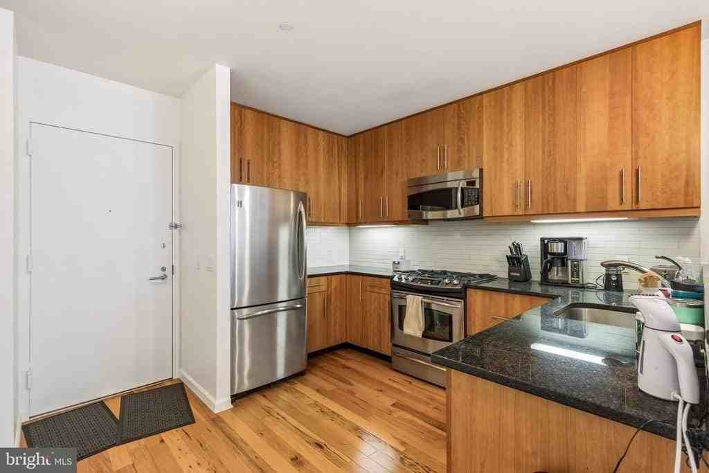 1425 Locust St #4E - Photo 7 of 26