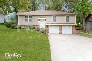 featured image of 5905 Nw Whispering Oaks Ln