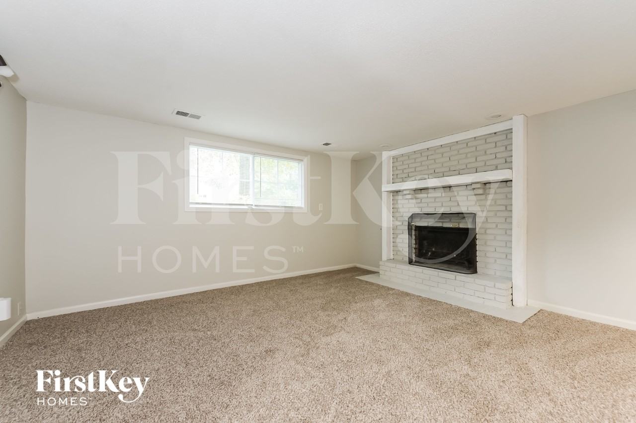 5905 Nw Whispering Oaks Ln - Photo 3 of 16