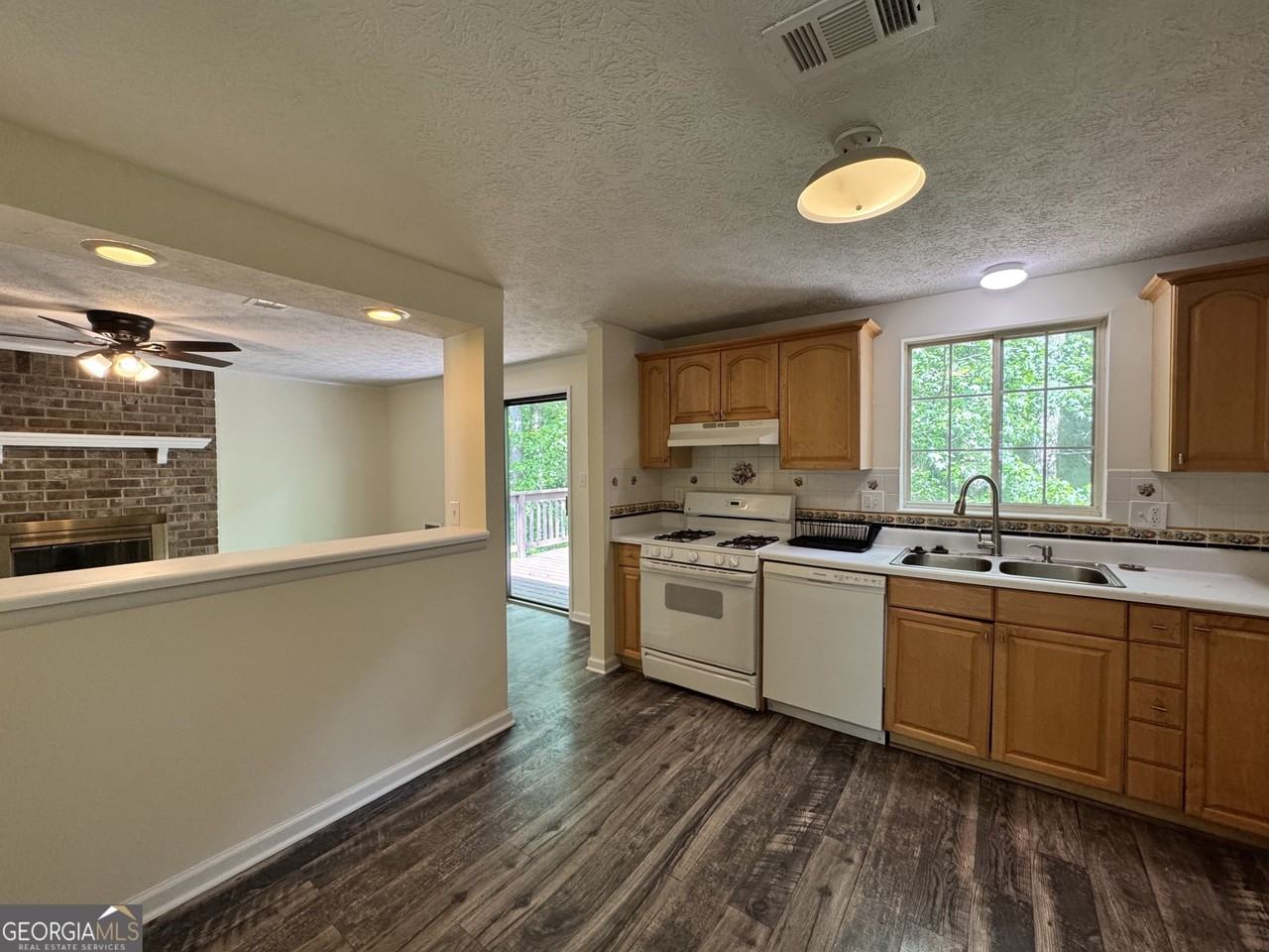 440 Hembree Forest Cir - Photo 5 of 19