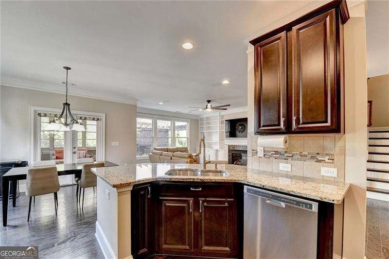 11653 Parkside Ave - Photo 6 of 50