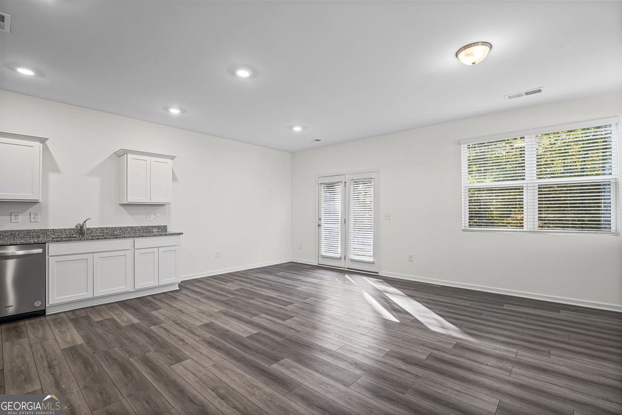 1012 Paddington Dr - Photo 4 of 34